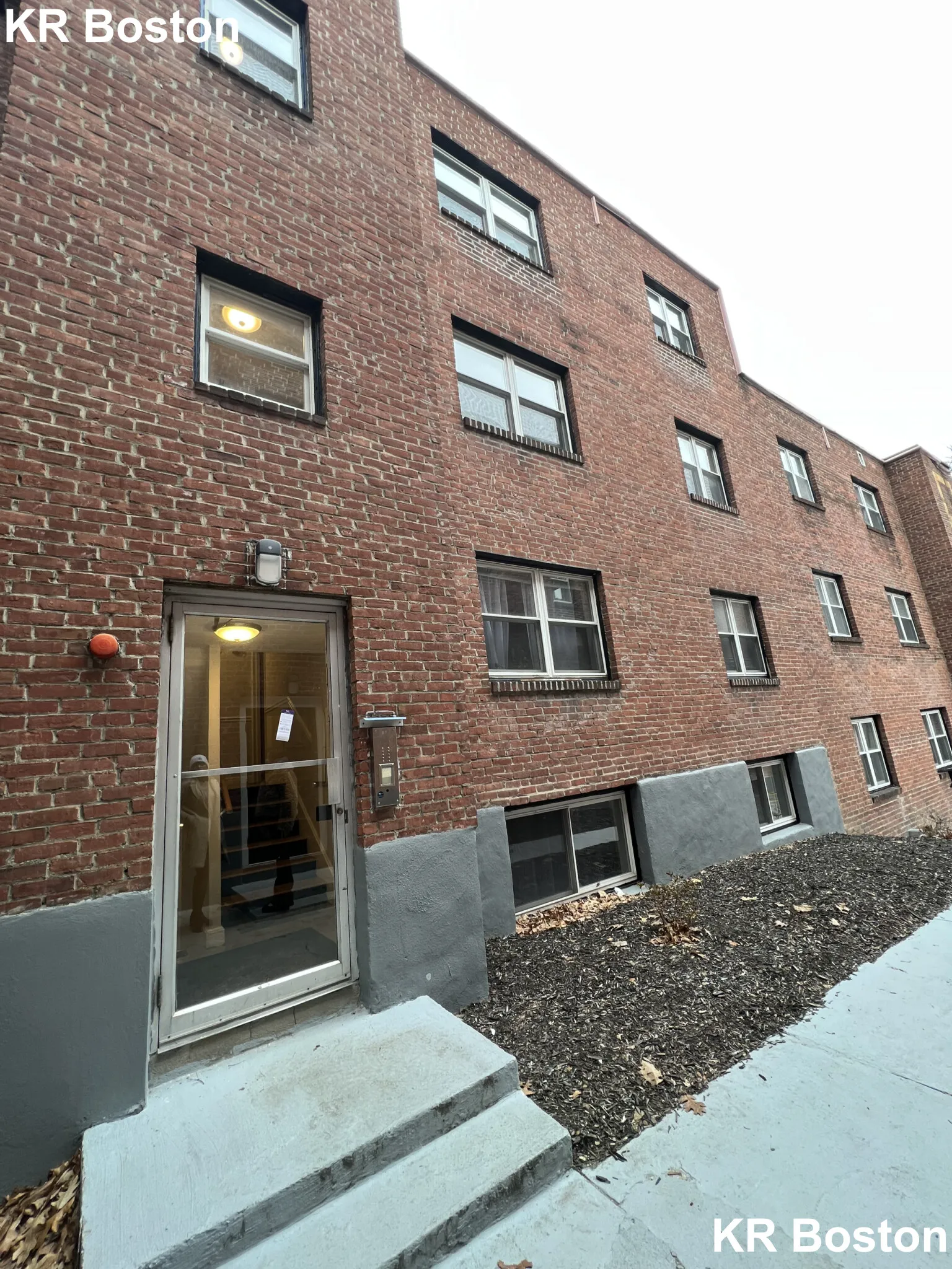 2 bed, 1 bath apartment for rent at 67 Chiswick Rd Unit 4, Brighton — photo 13 of 25