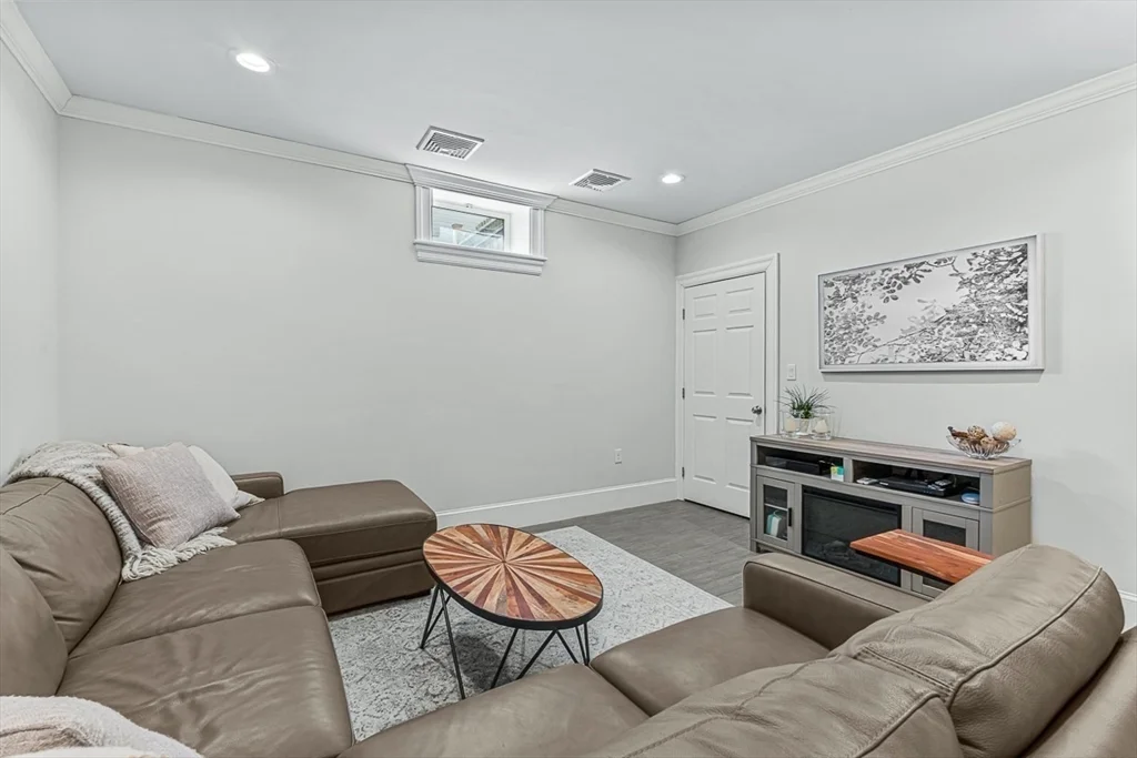2 bed, 1 bath apartment for rent at 67 Church Unit 67, Winchester — photo 20 of 25