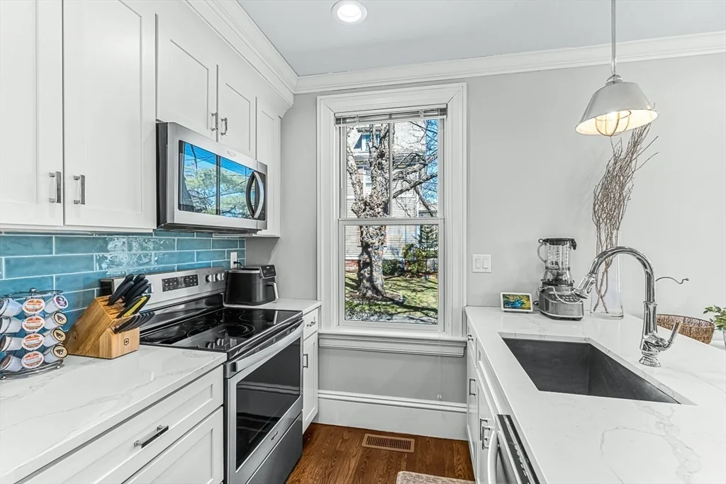 2 bed, 1 bath apartment for rent at 67 Church Unit 67, Winchester — photo 9 of 25
