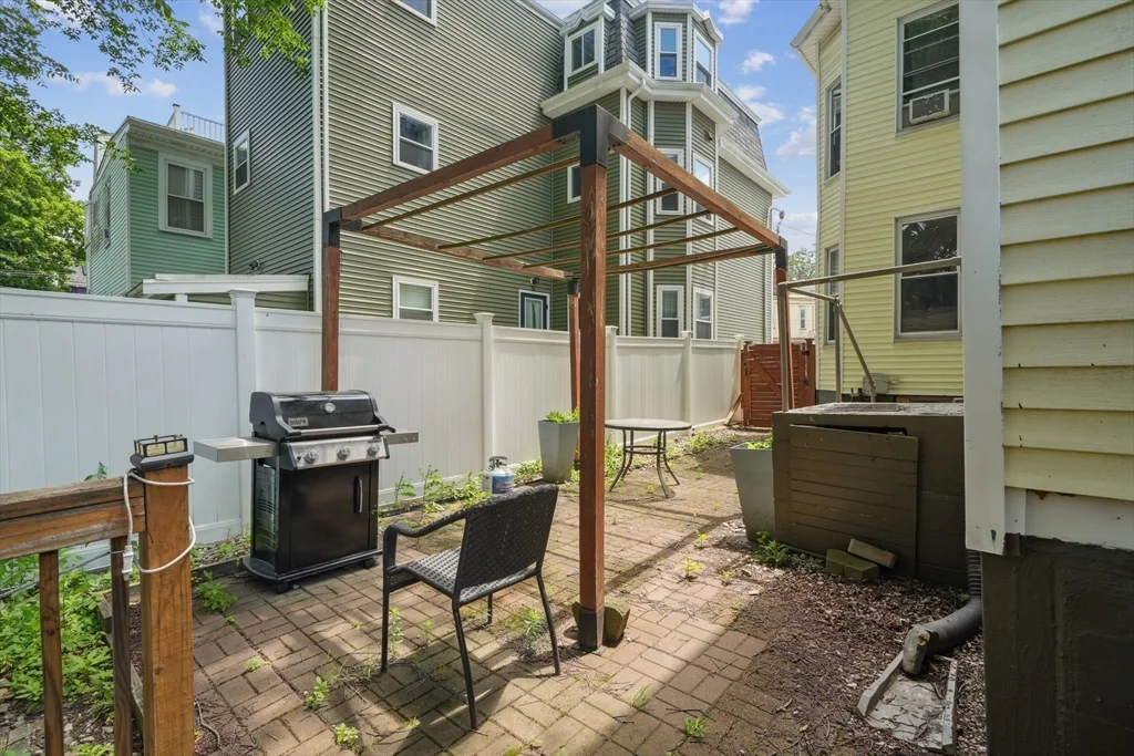 2 bed, 1 bath apartment for rent at 67 Concord Ave Unit 1, Union Square — photo 16 of 18
