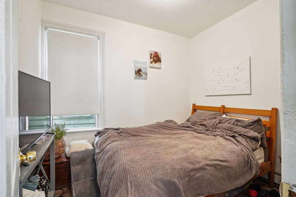 3 bed, 1 bath apartment for rent at 67 Concord Unit 2, Inman Square — photo 6 of 15