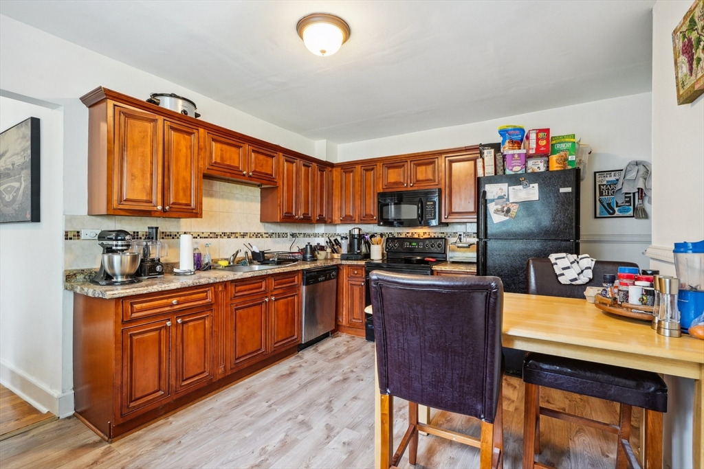 3 bed, 1 bath apartment for rent at 67 Concord Unit 2, Inman Square — photo 4 of 15