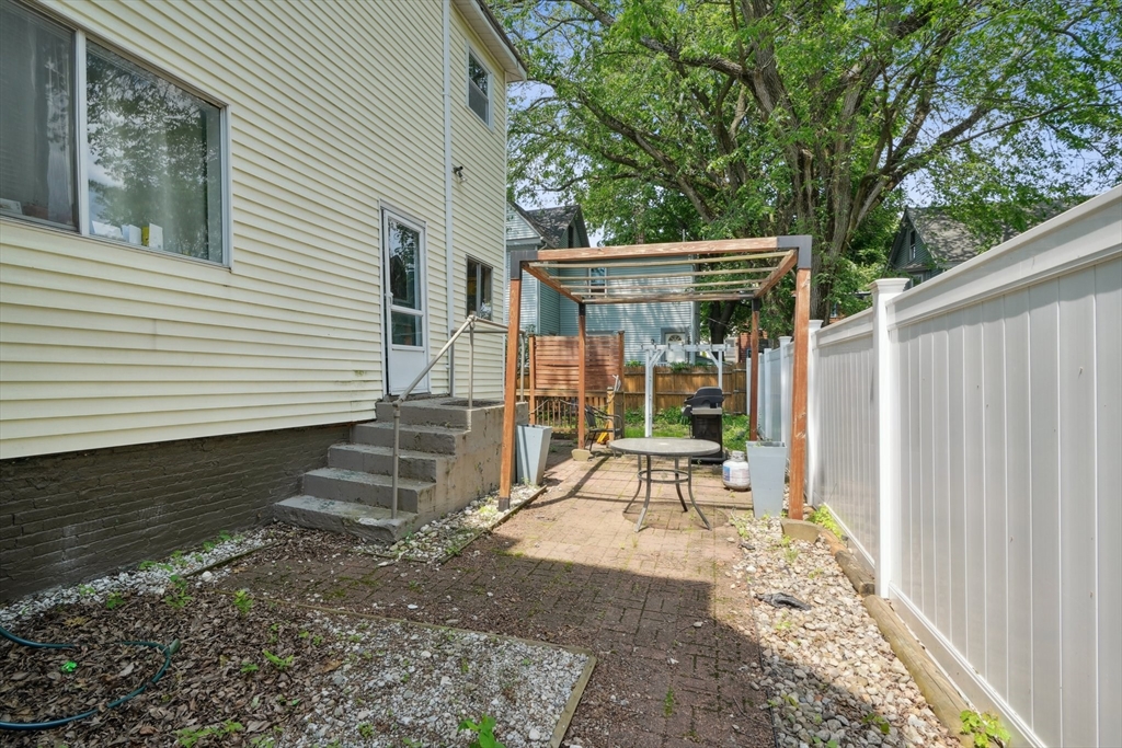 3 bed, 1 bath apartment for rent at 67 Concord Unit 2, Inman Square — photo 12 of 15