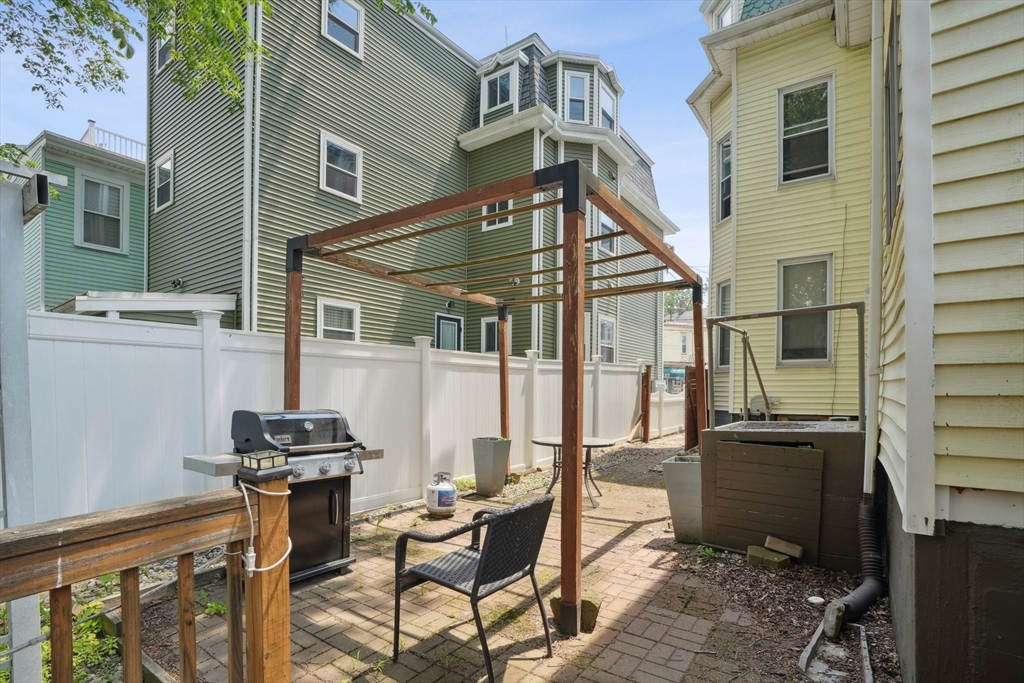 3 bed, 1 bath apartment for rent at 67 Concord Unit 2, Inman Square — photo 13 of 15