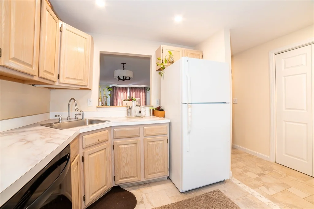 2 bed, 2 bath apartment for rent at 67 Crystal Brook Way Unit A, Marlborough — photo 9 of 23