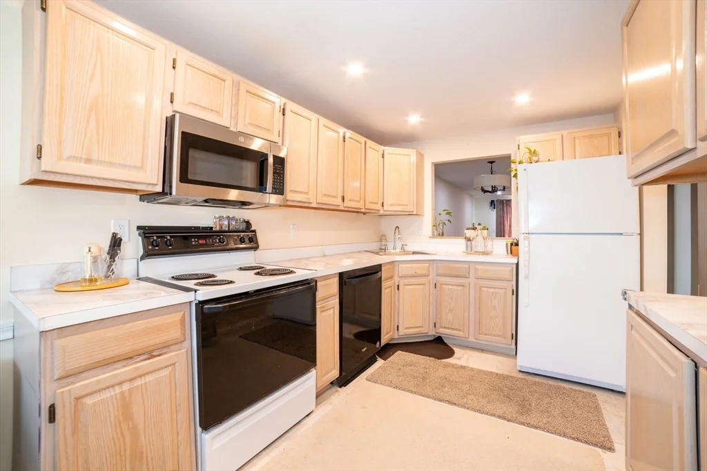 2 bed, 2 bath apartment for rent at 67 Crystal Brook Way Unit A, Marlborough — photo 11 of 23