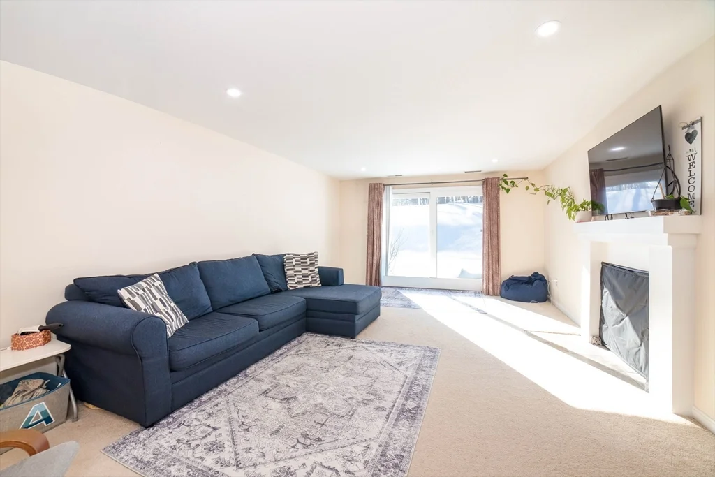 2 bed, 2 bath apartment for rent at 67 Crystal Brook Way Unit A, Marlborough — photo 13 of 23