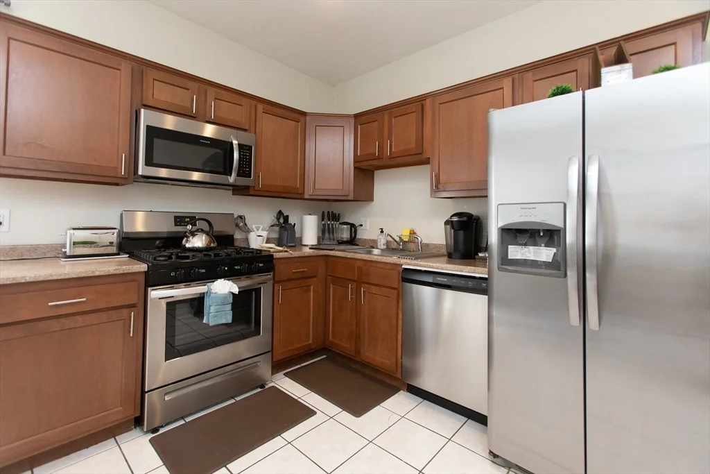 4 bed, 1 bath apartment for rent at 67 Dakota St Unit 3, Dorchester — photo 2 of 10