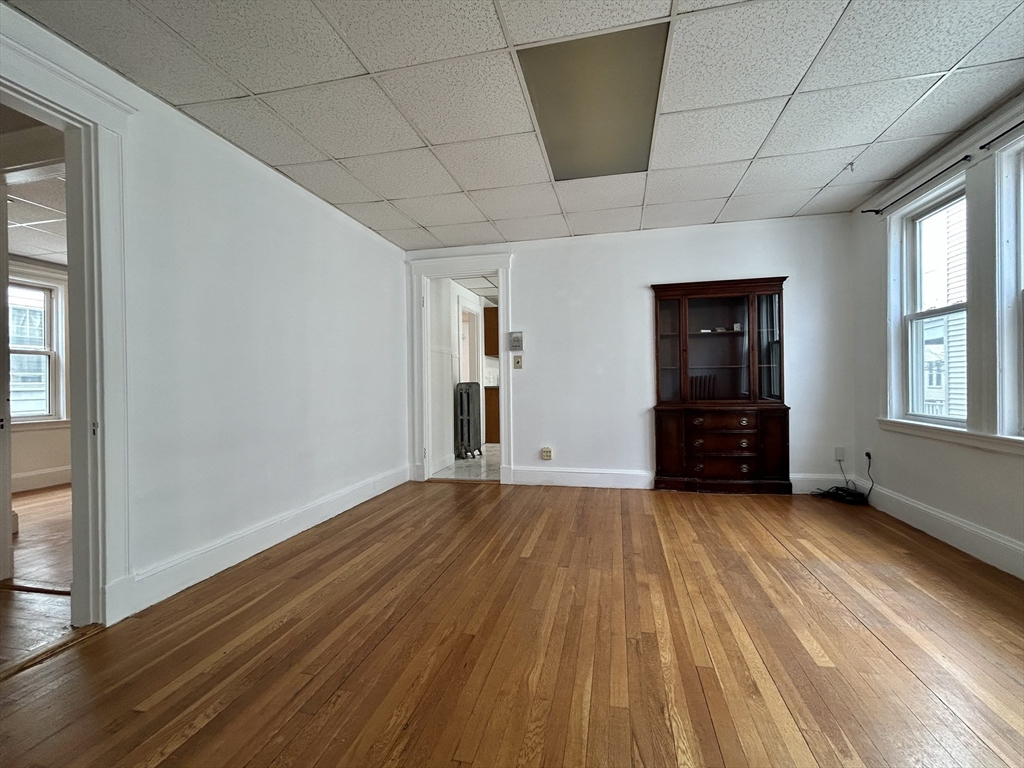 4 bed, 2 bath apartment for rent at 67 Euston Rd Unit 2, Brighton — photo 5 of 17