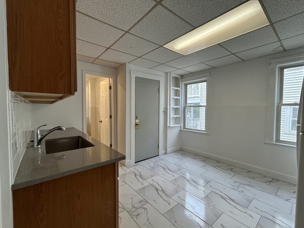 4 bed, 2 bath apartment for rent at 67 Euston Rd Unit 2, Brighton — photo 8 of 17