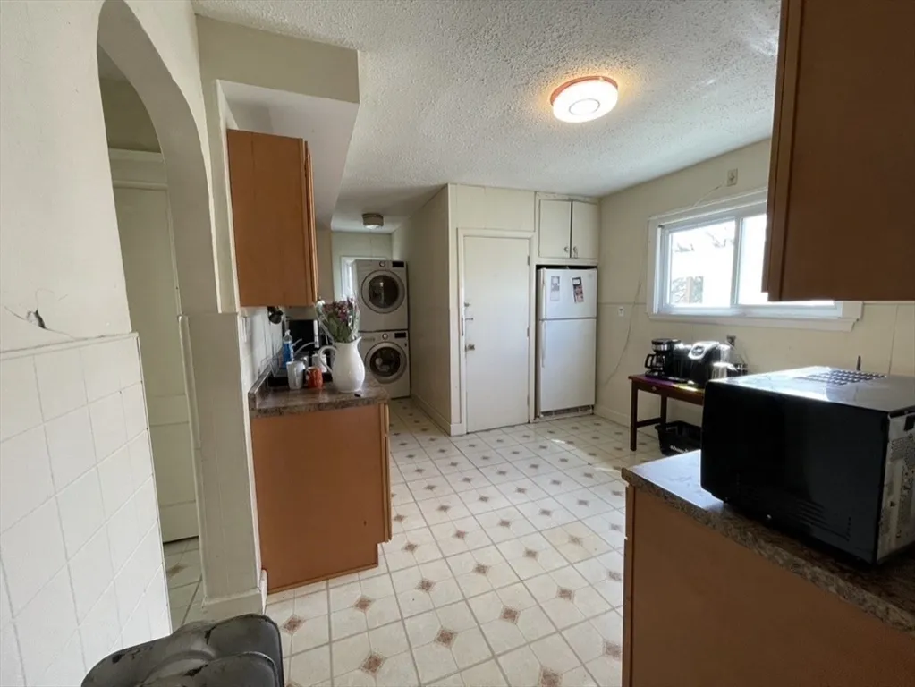 3 bed, 1 bath apartment for rent at 67 Euston Rd Unit 3, Brighton — photo 6 of 16