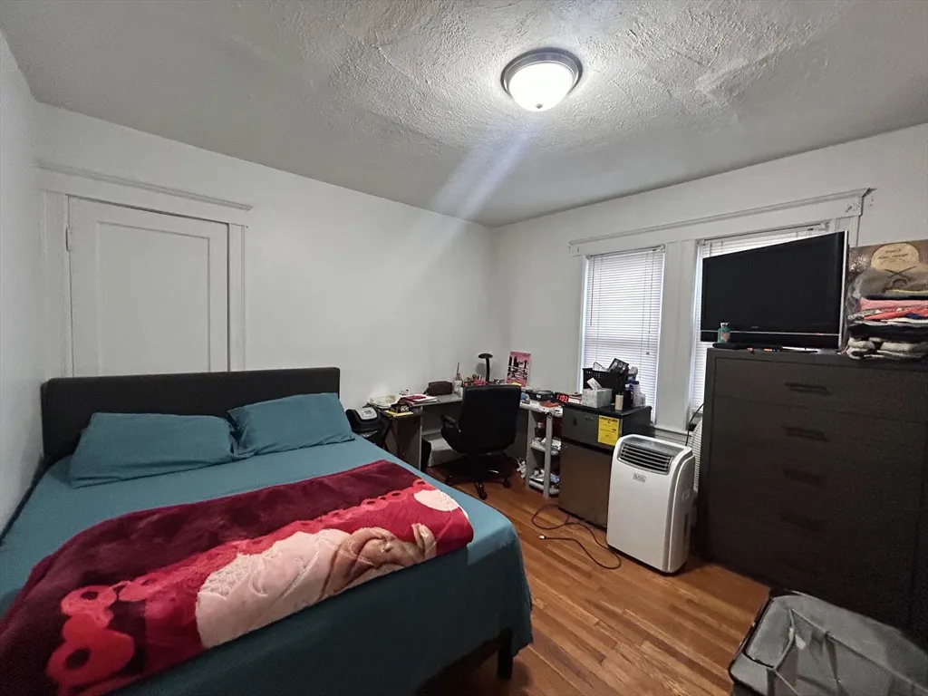 3 bed, 1 bath apartment for rent at 67 Euston Rd Unit 3, Brighton — photo 11 of 16