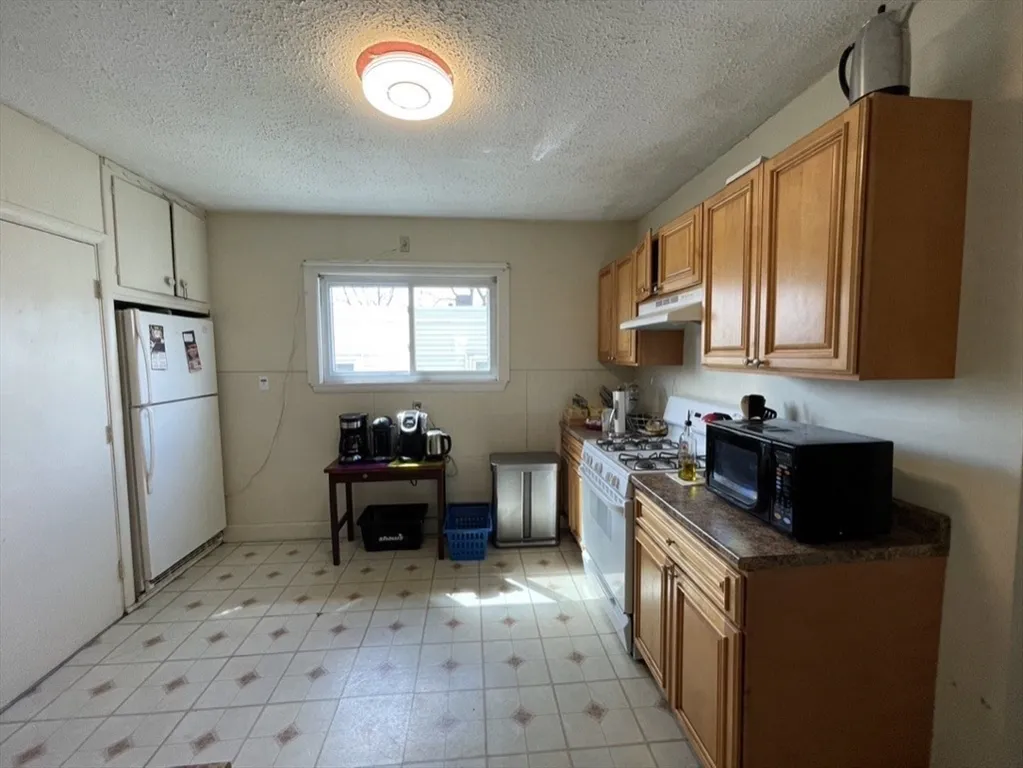 3 bed, 1 bath apartment for rent at 67 Euston Rd Unit 3, Brighton — photo 8 of 16