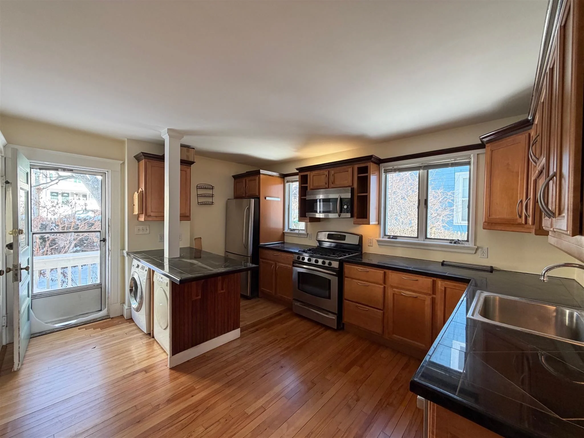 2.5 bed, 1 bath apartment for rent at 67 Fairfax St Unit 1, West Somerville