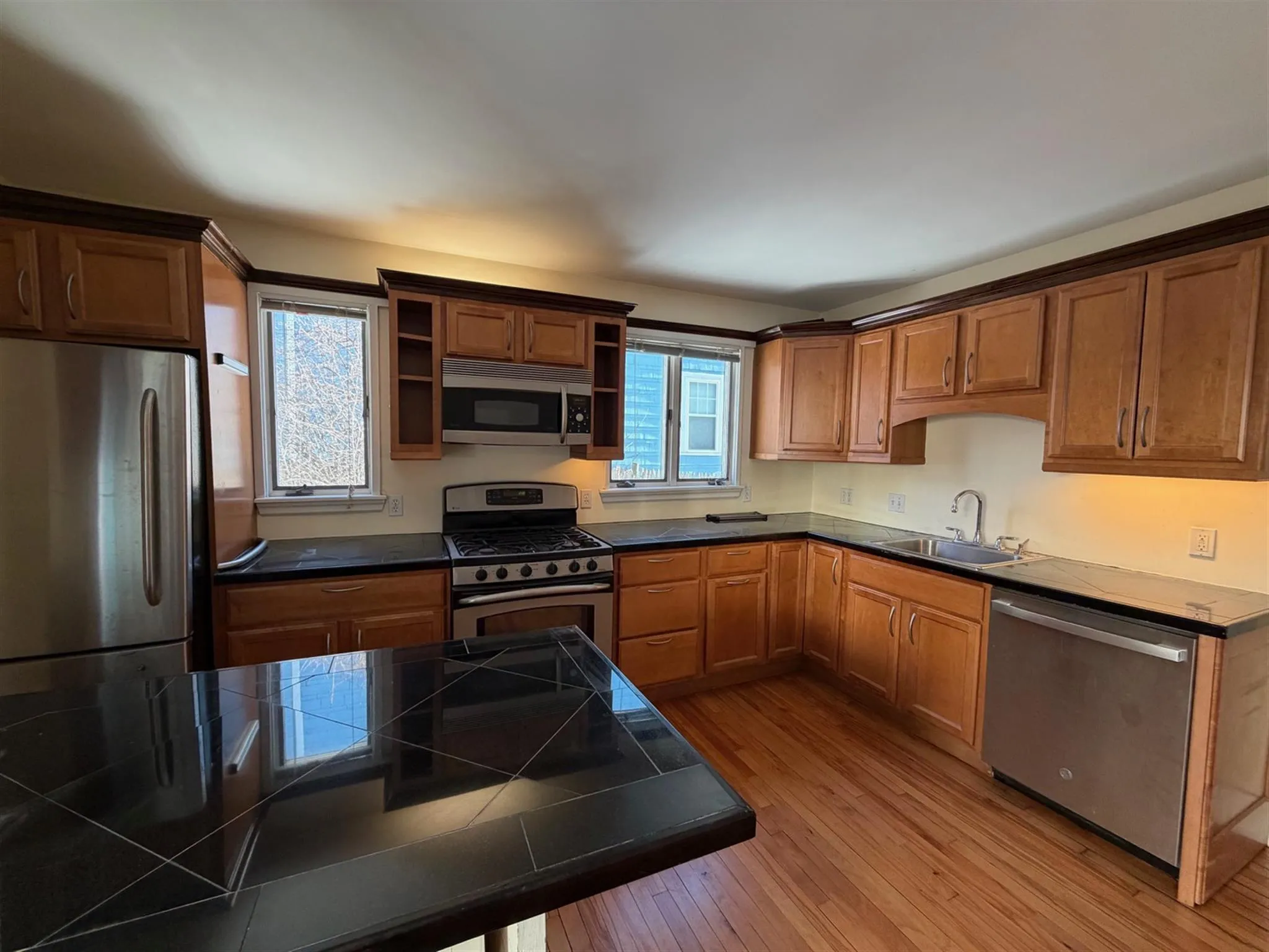 2.5 bed, 1 bath apartment for rent at 67 Fairfax St Unit 67, West Somerville — photo 3 of 20