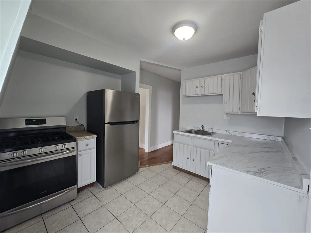 2 bed, 1 bath apartment for rent at 67 Farnham St Unit 3, Lawrence — photo 1 of 9