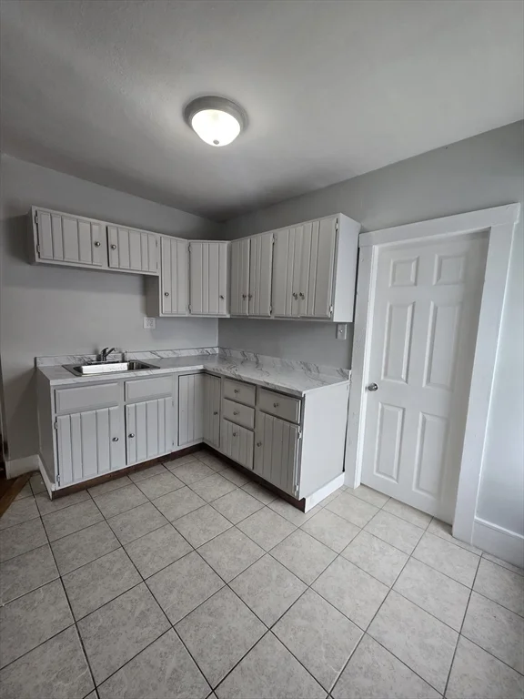 2 bed, 1 bath apartment for rent at 67 Farnham St Unit 3, Lawrence — photo 2 of 9