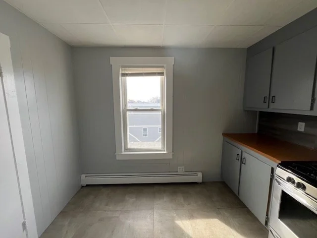 2 bed, 1 bath apartment for rent at 67 Flint St Unit 3R, Fall River — photo 2 of 11