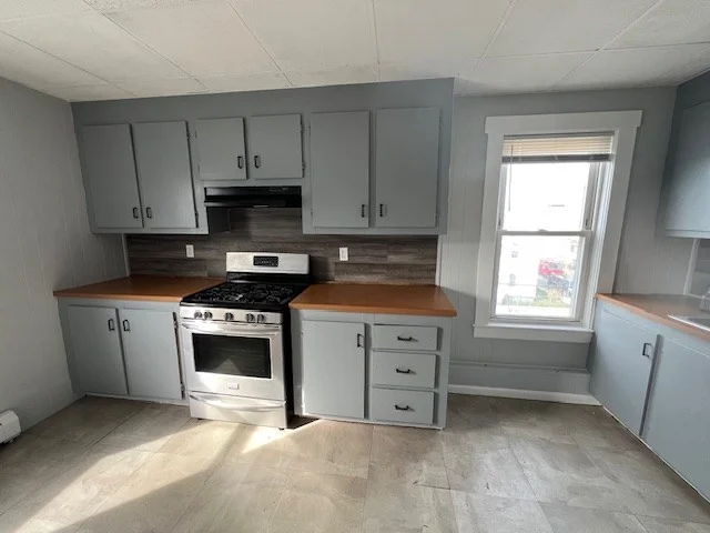 2 bed, 1 bath apartment for rent at 67 Flint St Unit 3R, Fall River — photo 1 of 11