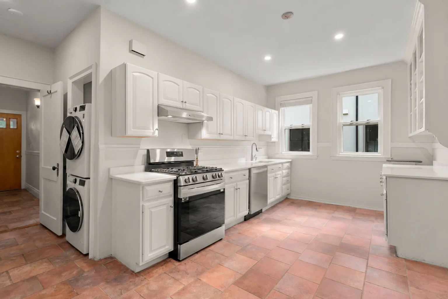 4 bed, 2 bath apartment for rent at 67 Green St Unit 67, North Brookline