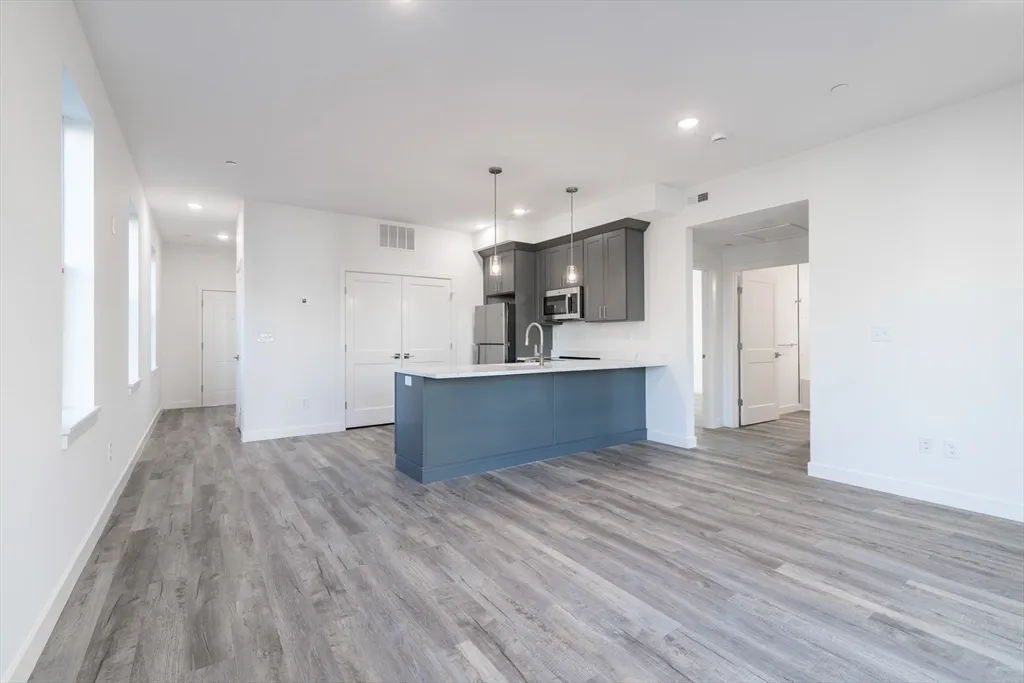 2 bed, 1 bath apartment for rent at 67 Harvest Unit 6, Dorchester — photo 3 of 13
