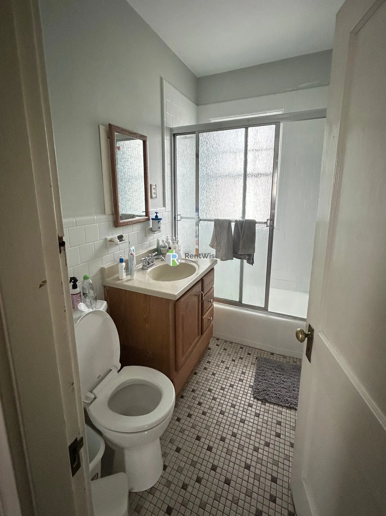 6 bed, 2 bath apartment for rent at 67 Hillsdale Rd Unit 1, Medford — photo 7 of 15