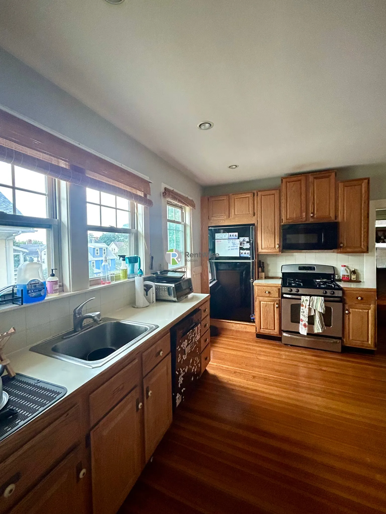 6 bed, 2 bath apartment for rent at 67 Hillsdale Rd Unit 1, Medford — photo 4 of 15