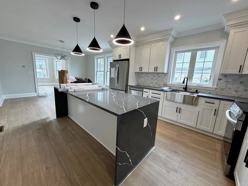 2 bed, 1 bath apartment for rent at 67 Jewett St Unit 1, Newton — photo 3 of 27