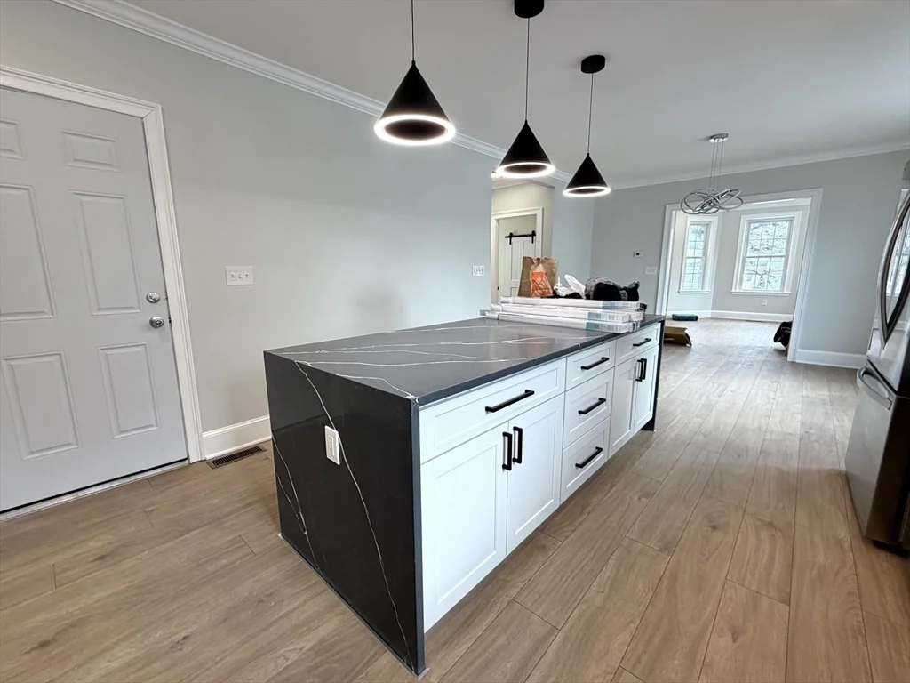 2 bed, 1 bath apartment for rent at 67 Jewett St Unit 1, Newton — photo 4 of 27
