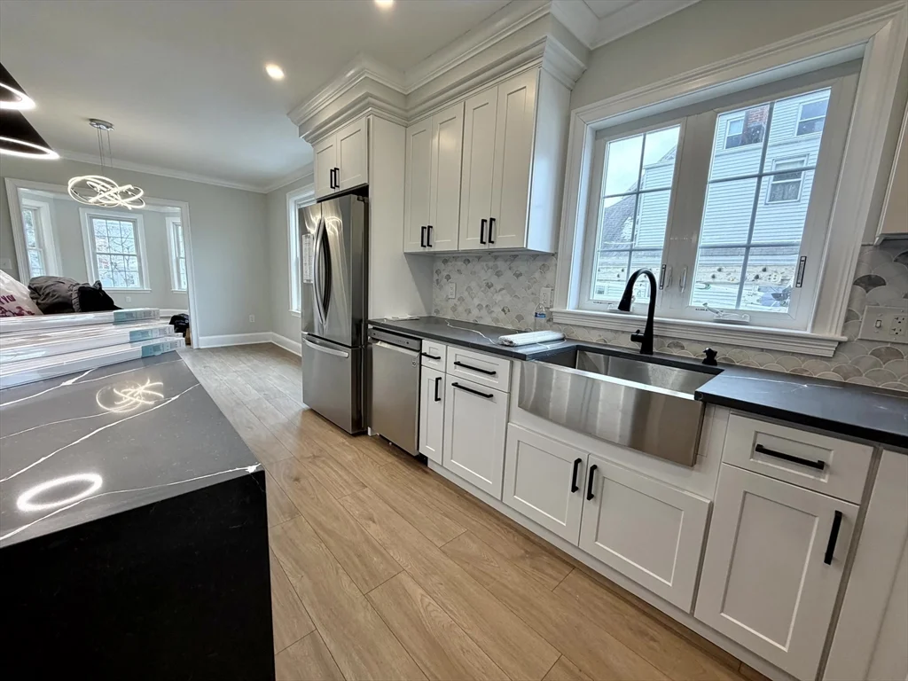 2 bed, 1 bath apartment for rent at 67 Jewett St Unit 1, Newton — photo 5 of 27