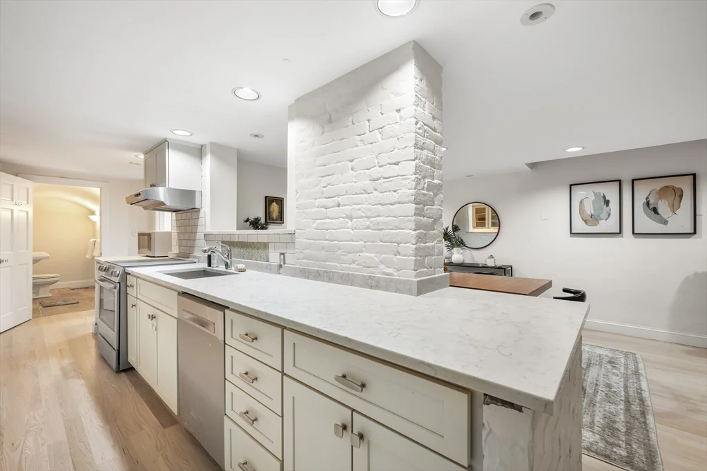 3 bed, 2 bath apartment for rent at 67 Montgomery St Unit 1, South End — photo 3 of 18