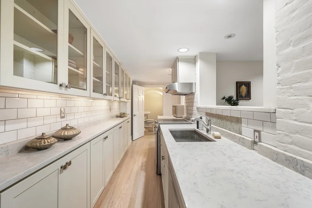 3 bed, 2 bath apartment for rent at 67 Montgomery St Unit 1, South End — photo 4 of 18