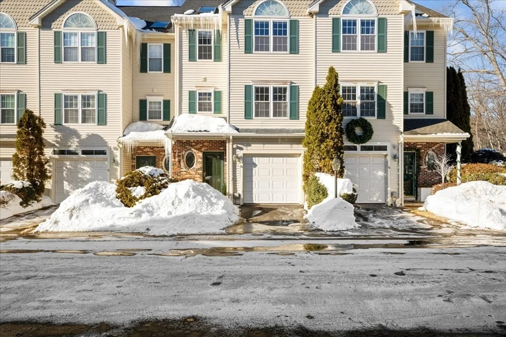 2 bed, 2 bath apartment for rent at 67 N Quinsigamond Ave Unit 23, Shrewsbury