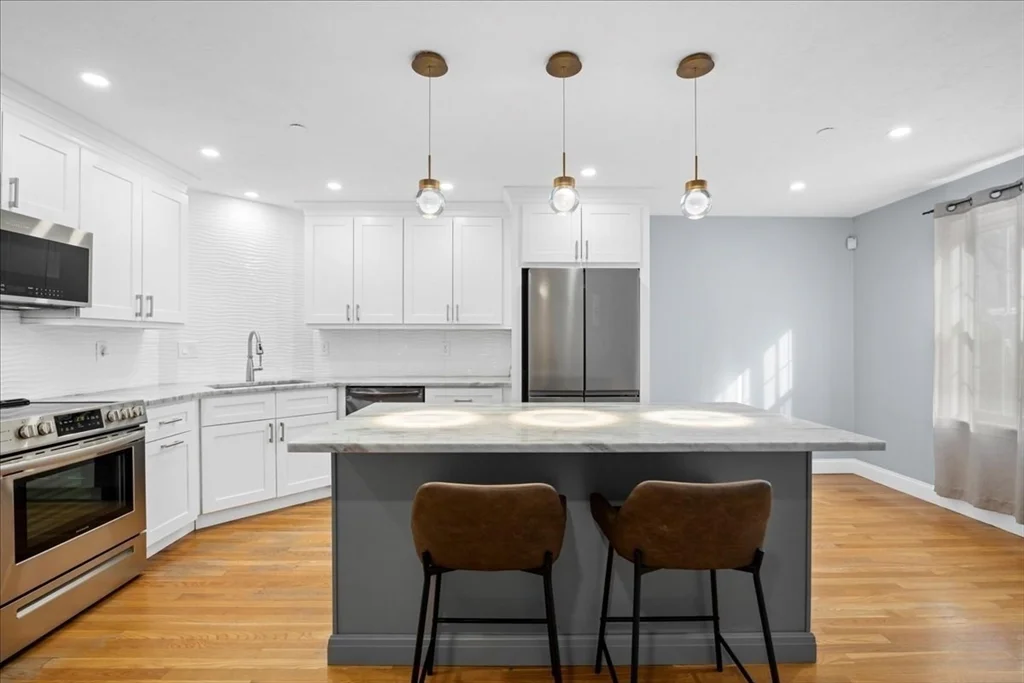 2 bed, 2 bath apartment for rent at 67 N Quinsigamond Ave Unit 23, Shrewsbury — photo 3 of 33