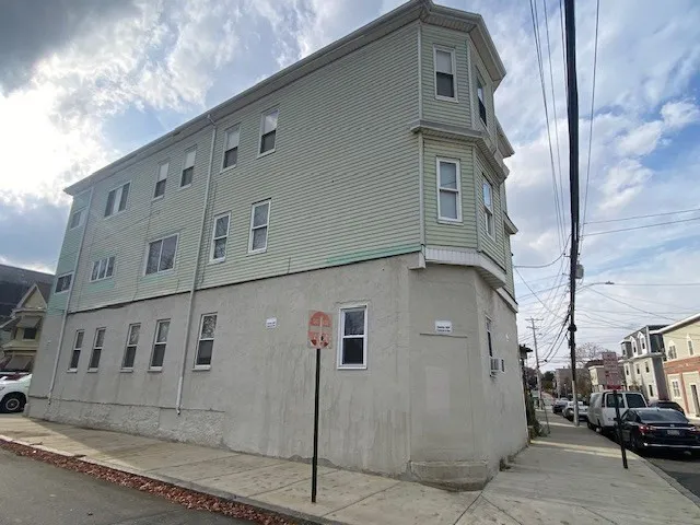 3 bed, 1 bath apartment for rent at 67 Nichols St Unit 3, Everett — photo 1 of 16