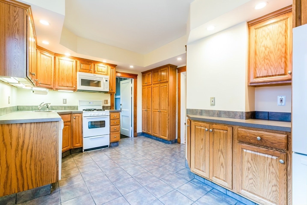 3 bed, 1 bath apartment for rent at 67 Orchard St Unit A, Medford — photo 6 of 19