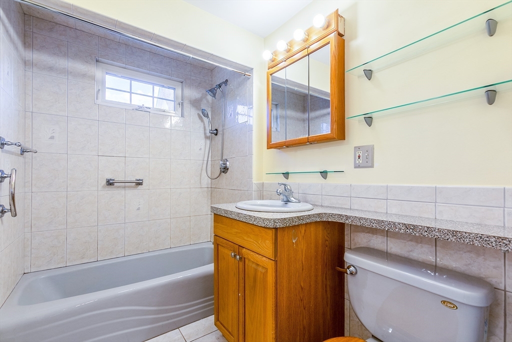 3 bed, 1 bath apartment for rent at 67 Orchard St Unit A, Medford — photo 15 of 19