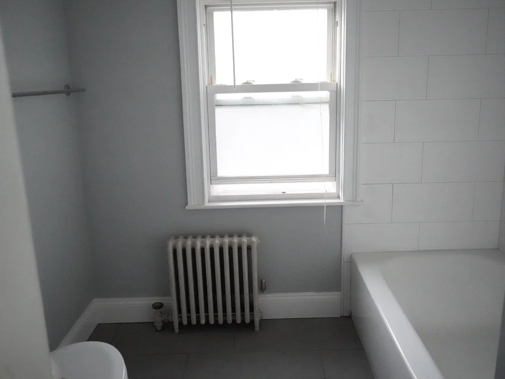 5 bed, 2 bath apartment for rent at 67 Pearl St Unit 2, Newton — photo 24 of 31