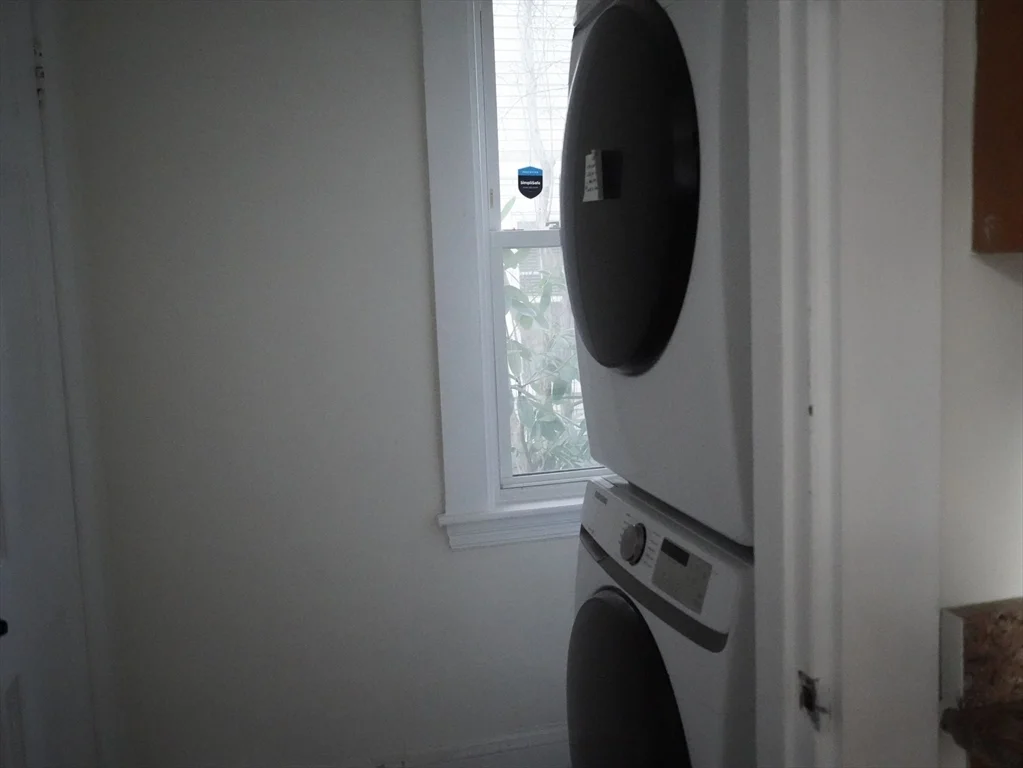 5 bed, 2 bath apartment for rent at 67 Pearl St Unit 2, Newton — photo 7 of 31