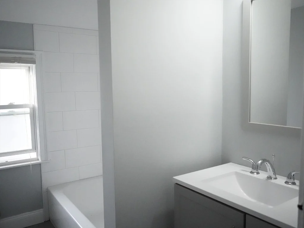 5 bed, 2 bath apartment for rent at 67 Pearl St Unit 2, Newton — photo 25 of 31