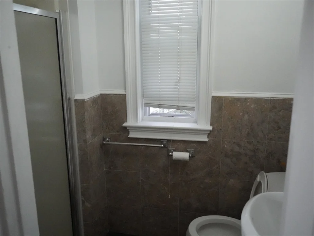 5 bed, 2 bath apartment for rent at 67 Pearl St Unit 2, Newton — photo 15 of 31