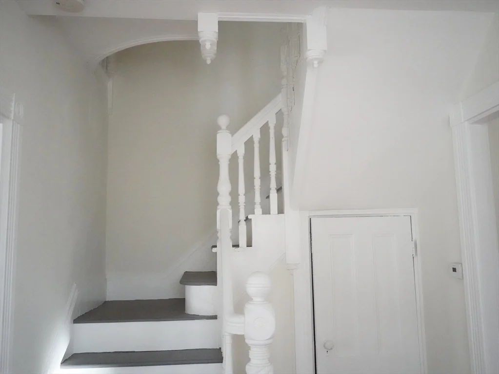 5 bed, 2 bath apartment for rent at 67 Pearl St Unit 2, Newton — photo 13 of 31
