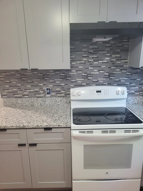 3 bed, 1 bath apartment for rent at 67 Pequossette Unit 1, Watertown — photo 5 of 22