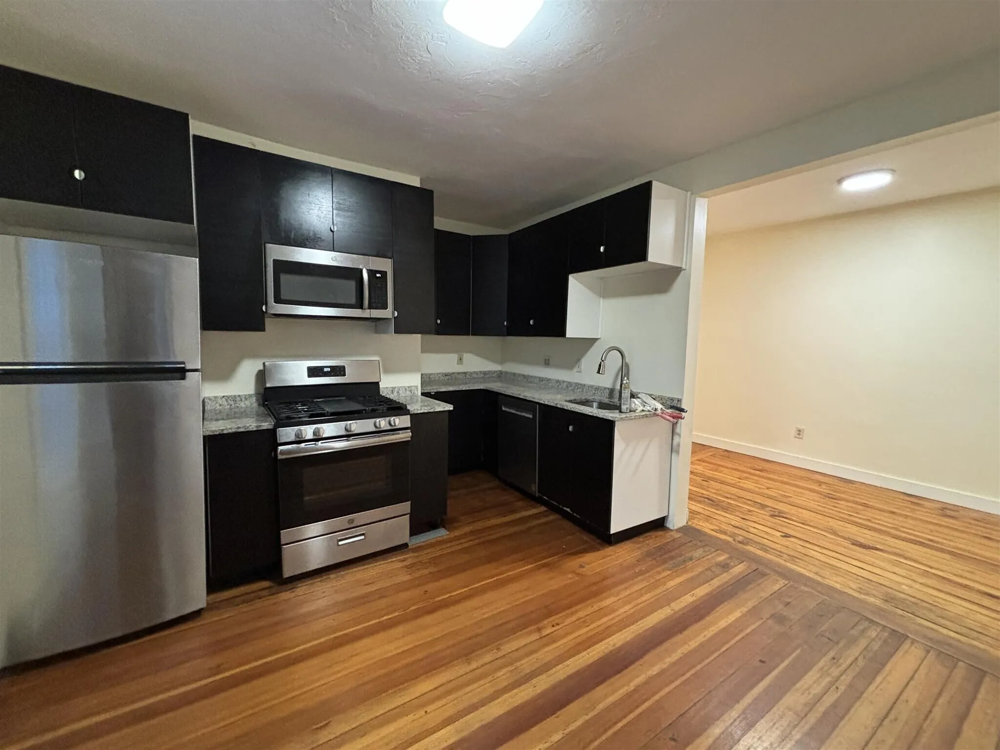 3 bed, 1 bath apartment for rent at 67 Pleasant St Unit 3, Cambridgeport — photo 1 of 12