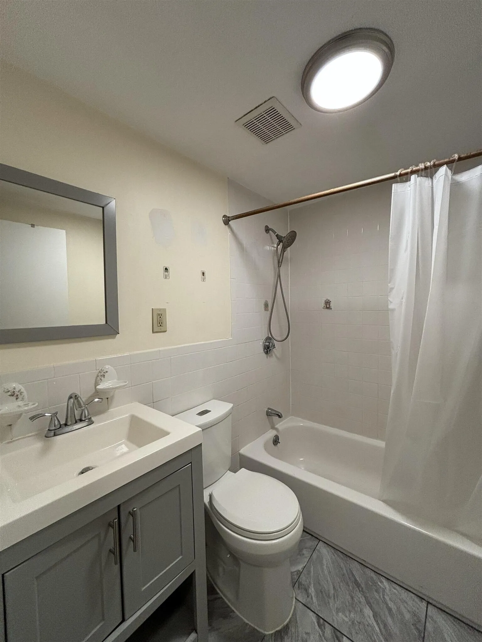 3 bed, 1 bath apartment for rent at 67 Pleasant St Unit 3, Cambridgeport — photo 4 of 12