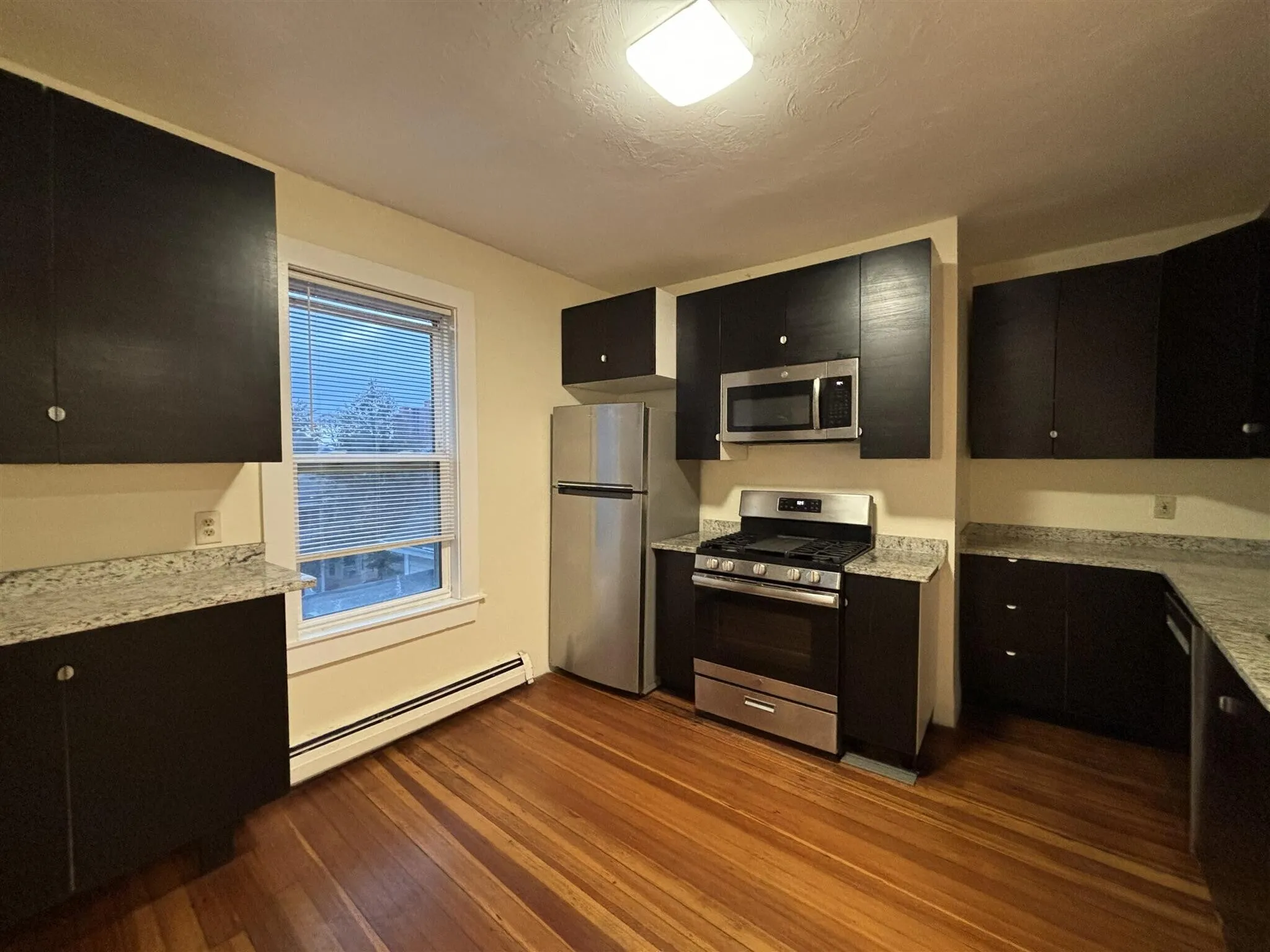 3 bed, 1 bath apartment for rent at 67 Pleasant St Unit 3, Cambridgeport — photo 3 of 12