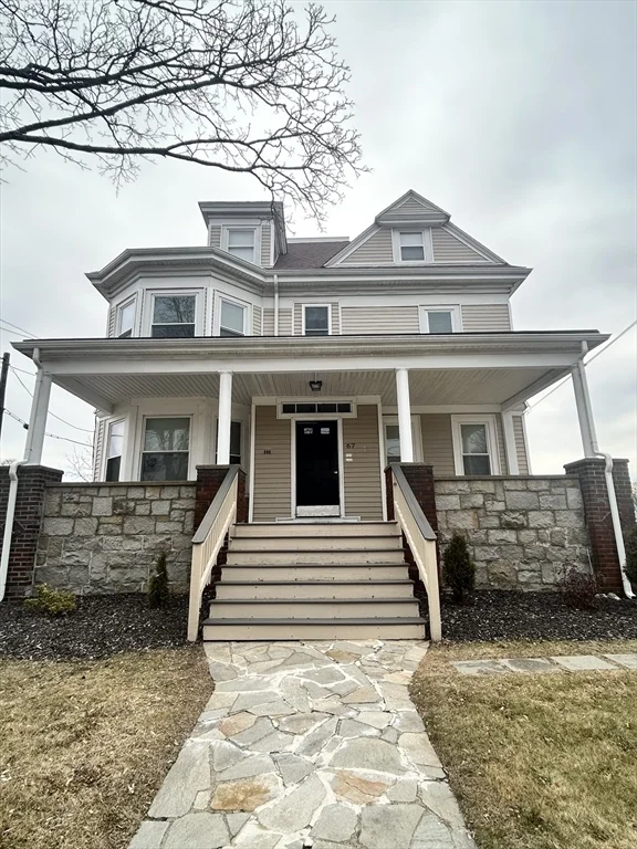 2 bed, 1 bath apartment for rent at 67 Pleasant St Unit 3, Columbian Square