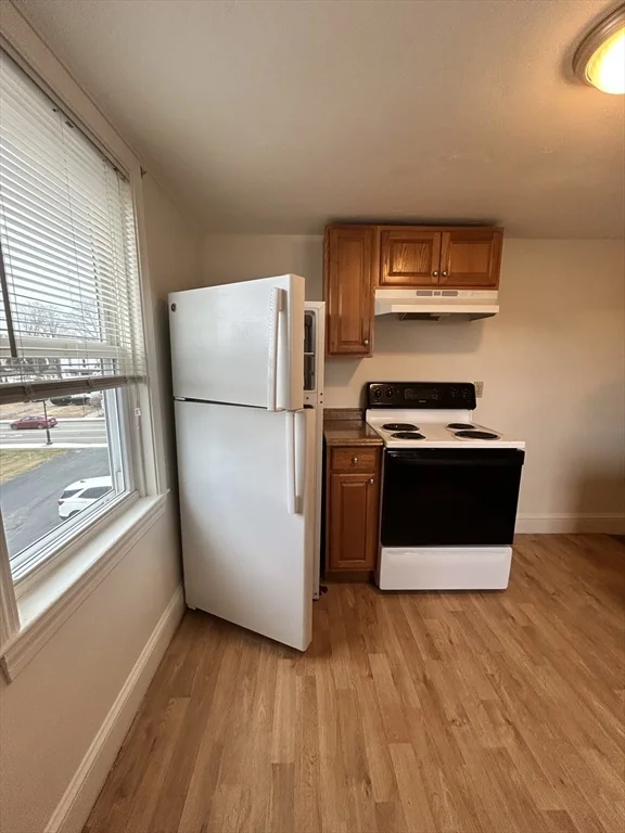 2 bed, 1 bath apartment for rent at 67 Pleasant St Unit 4, Columbian Square — photo 2 of 12