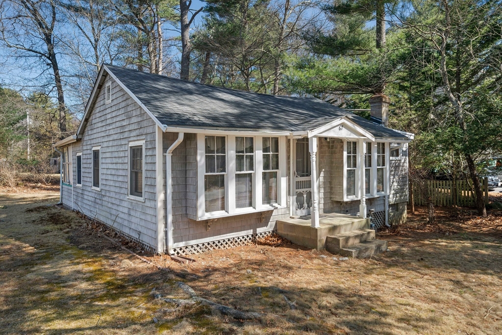 2 bed, 1 bath apartment for rent at 67 Priscilla Ave, South Duxbury — photo 3 of 15