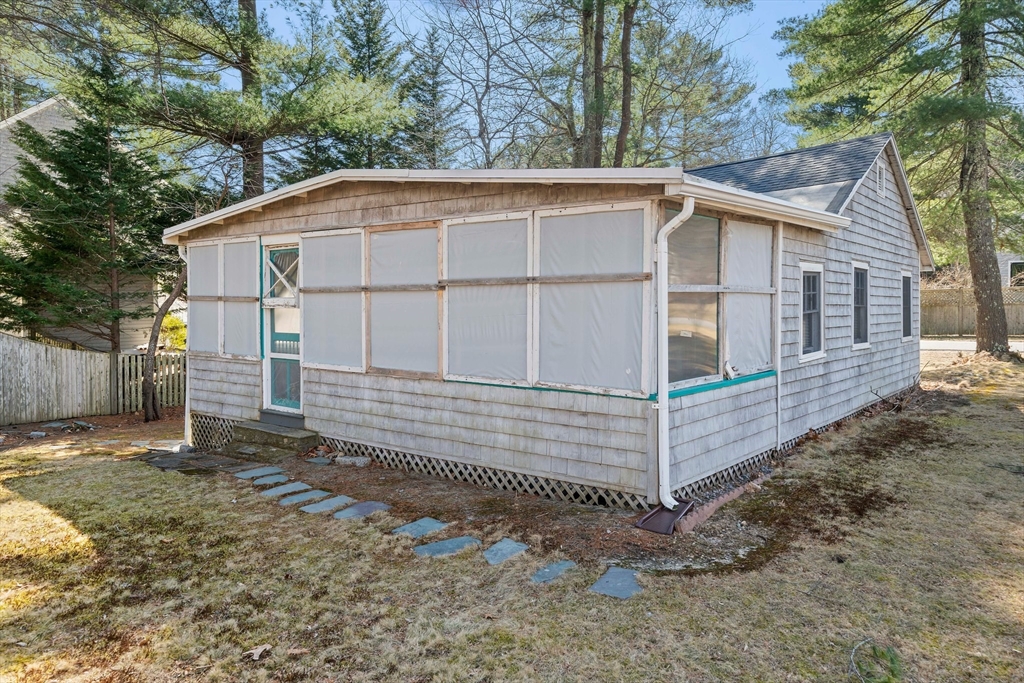 2 bed, 1 bath apartment for rent at 67 Priscilla Ave, South Duxbury — photo 4 of 15